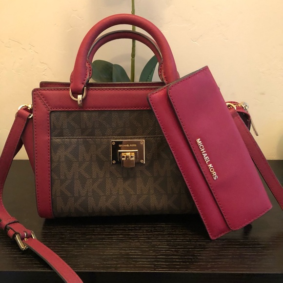 Michael Kors Handbags - MICHAELS KORS BAG AND WALLET